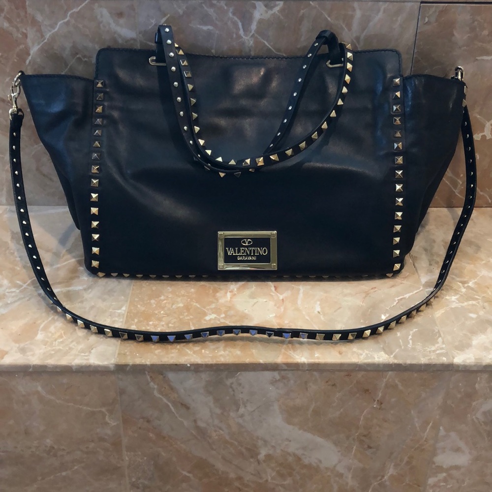 Preowned Valentino medium rockstud leather tote